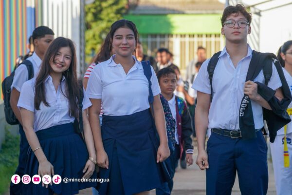 Comandante Daniel y la Copresidenta Rosario Murillo envían saludos a estudiantes y docentes en inicio de clases