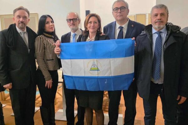 “Del General Sandino a la Poesía”: Nicaragua Brilla en Palermo, Italia