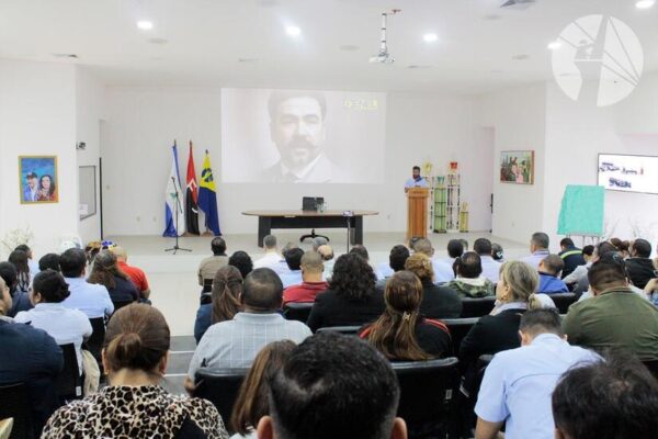 ENEL rinde homenaje a Darío, el eterno maestro
