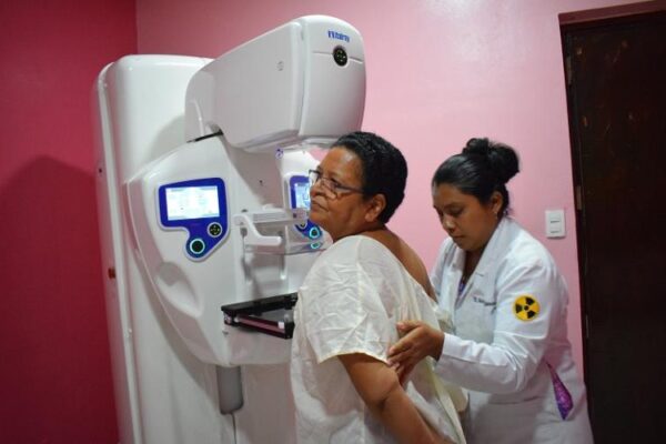 Nicaragua refuerza la lucha contra el cáncer de mama con nuevos mamógrafos