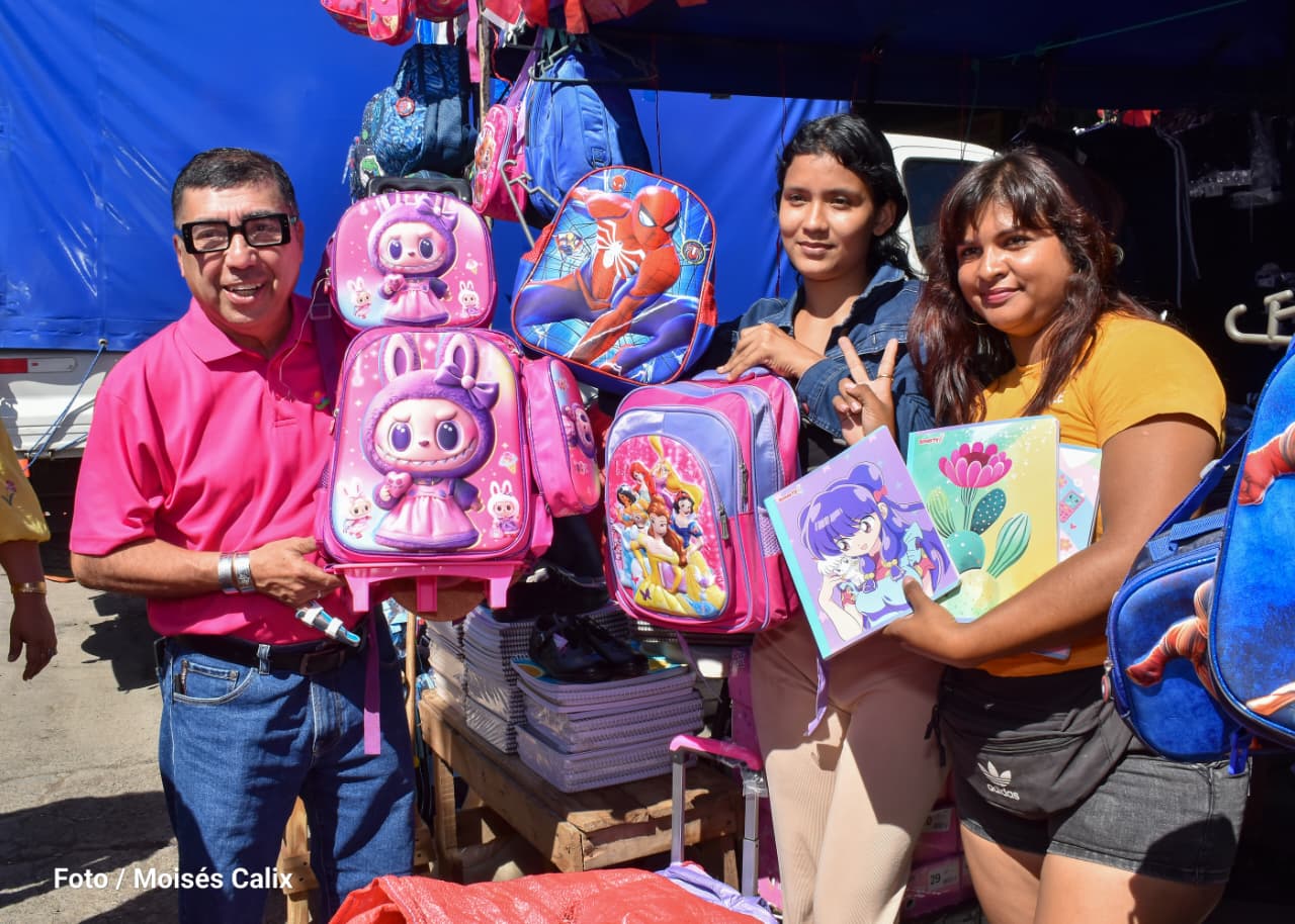 Feria escolar en el Mercado Mayoreo ofrece útiles y uniformes a precios asequibles