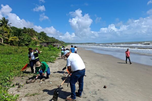 Jornada de limpieza en playas de Puerto Cabezas recolecta 9 metros cúbicos de desechos