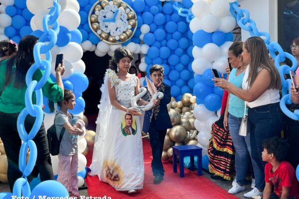 Tarde Dariana llena de color, poesía y arte la Casa de Cultura Arnoldo Guillén