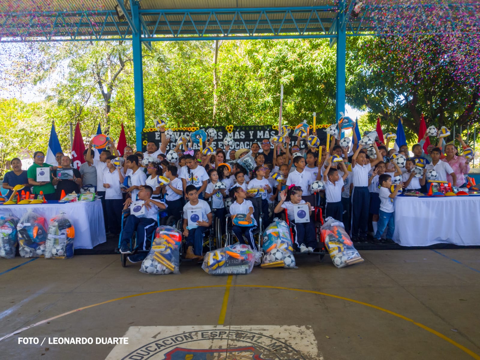 Material deportivo llega a 25 escuelas especiales del país