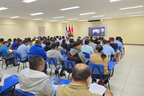 Maestras y maestros reafirman su misión de educar con amor y dignidad