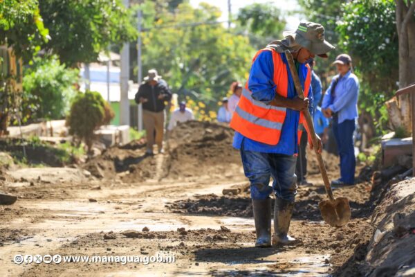 Avanza proyecto de mejoramiento vial en Villa Libertad