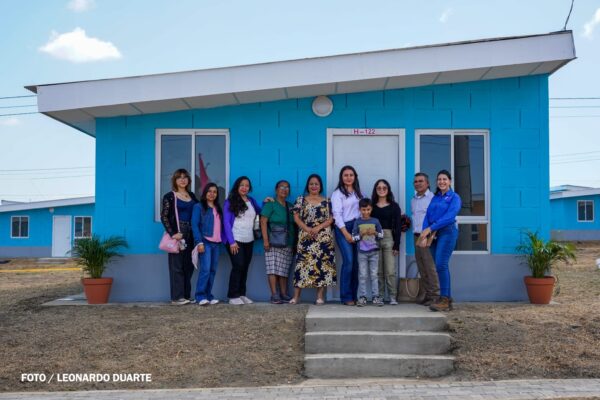 El momento que toda familia espera: recibir su casa