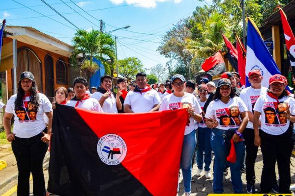 Desfile honra a Héroes y Mártires de Los Sabogales en Monimbó
