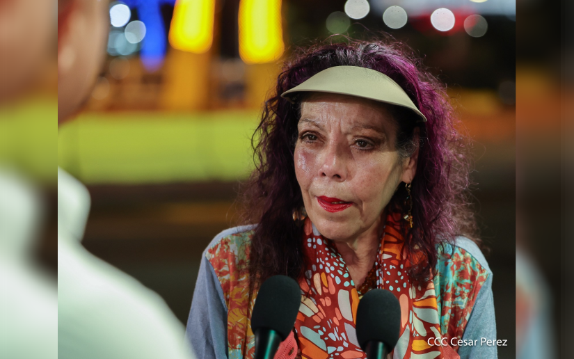 Cra. Rosario Murillo luego del Acto de Entrega de Autobuses y Microbuses