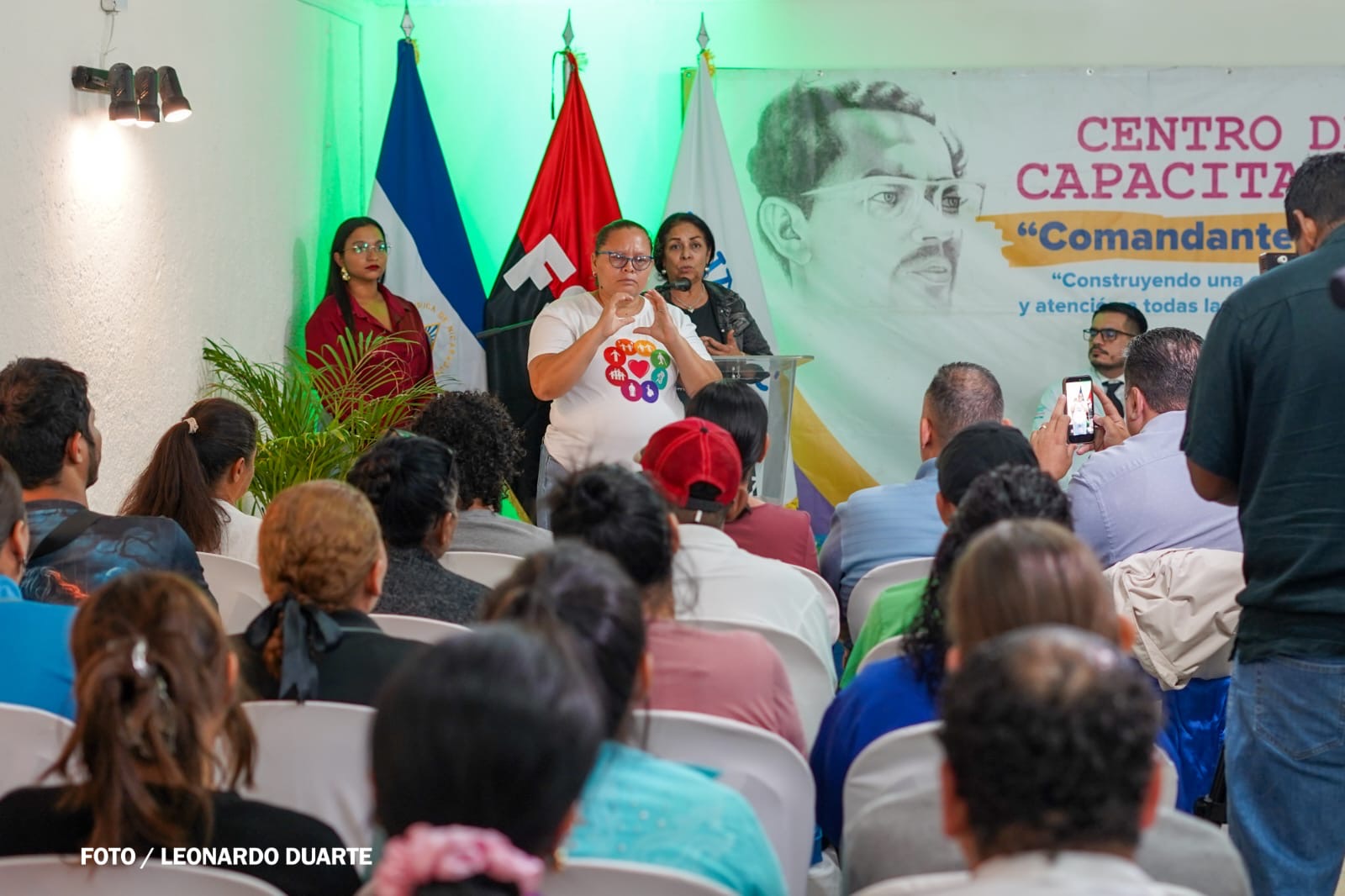 Aprender a escuchar con las manos: servidores públicos inician curso de Lengua de Señas