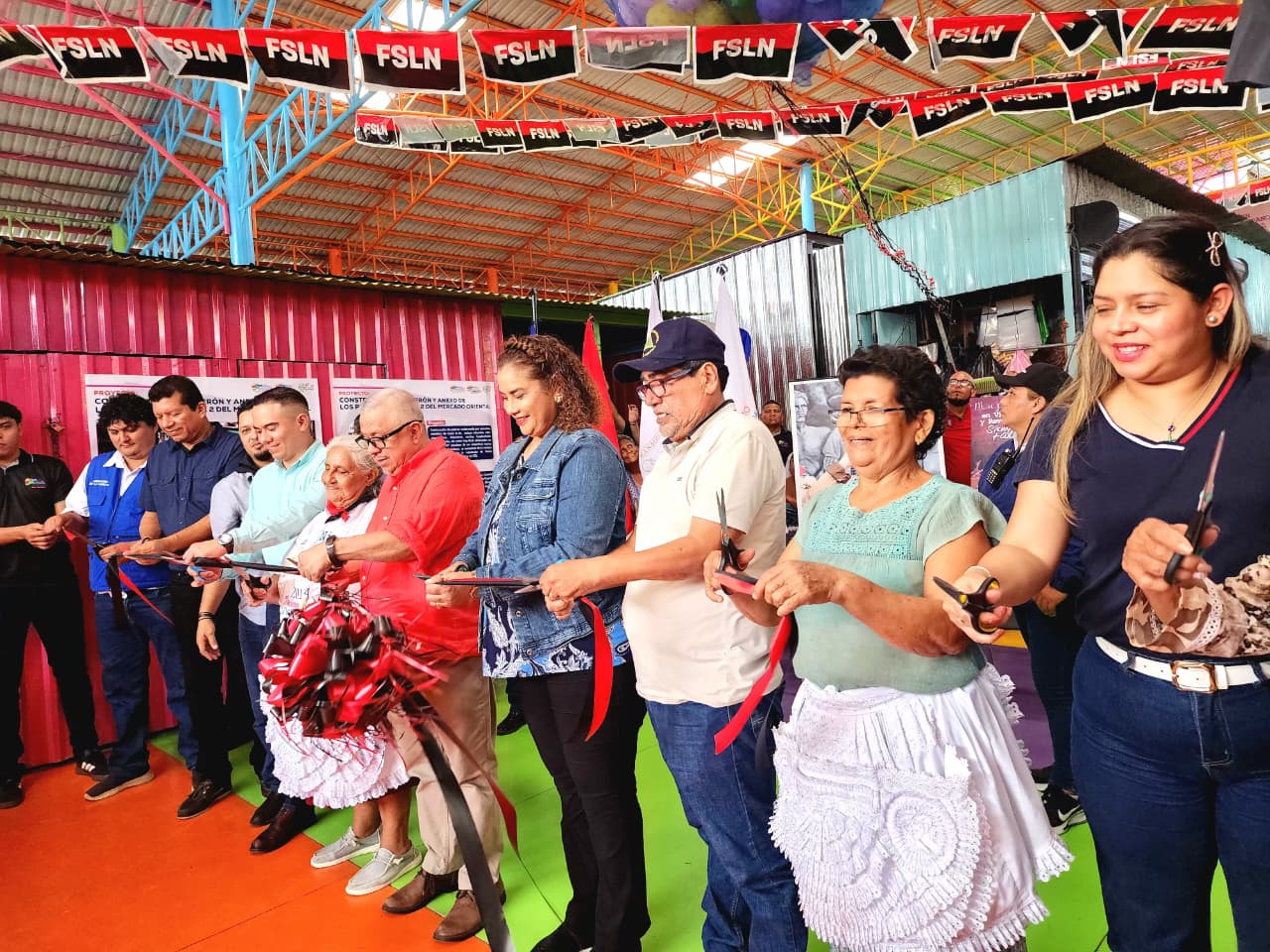 Inauguran nuevo galerón para comerciantes de plásticos en el Mercado Oriental