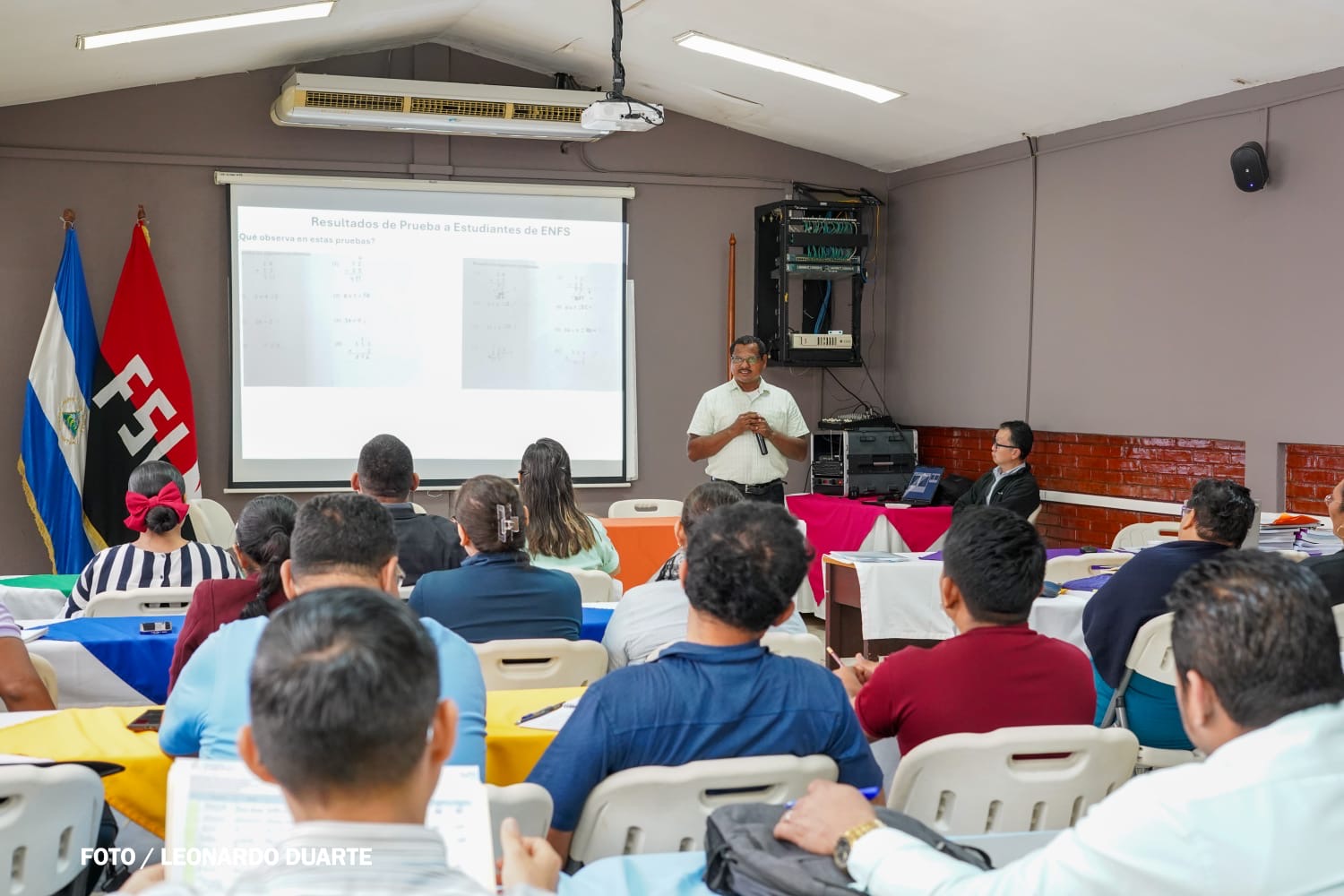 Docentes de todo el país se capacitan para hacer más comprensible la matemática