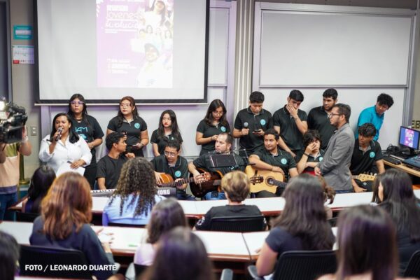Liderazgo que inspira: juventud celebran el protagonismo femenino