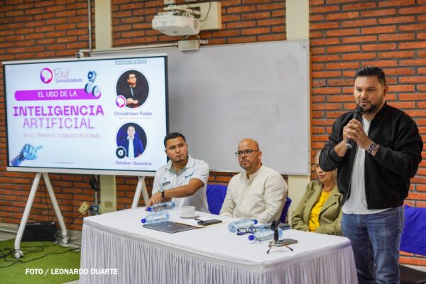 Jóvenes comunicadores se capacitan para enfrentar los retos de la era digital