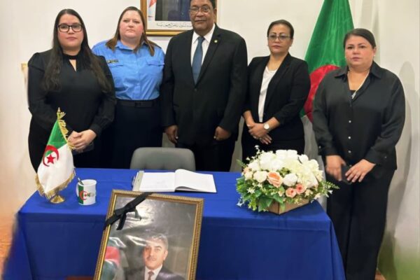 Nicaragua firma Libro de Condolencias por fallecimiento del ex Presidente Liamine Zeroual