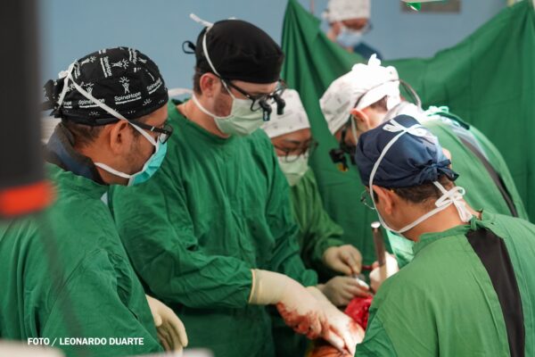 Cirugías de escoliosis cambian la vida de 12 pacientes en Nicaragua