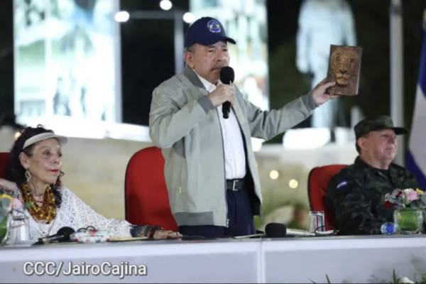 Acto Nacional de Compromiso con la Paz: Comandante Daniel Ortega y Compañera Rosario Murillo en Acto Nacional de Compromiso con la Paz