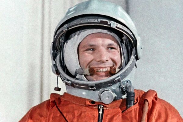 65º aniversario del primer vuelo humano al espacio ultraterrestre