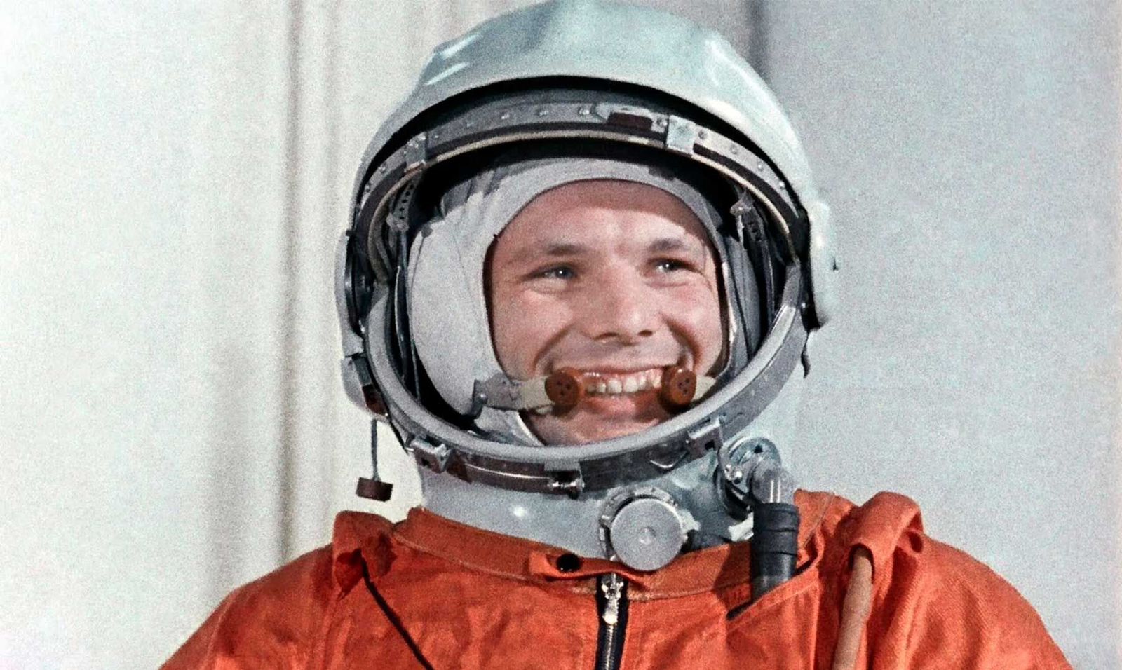 65º aniversario del primer vuelo humano al espacio ultraterrestre