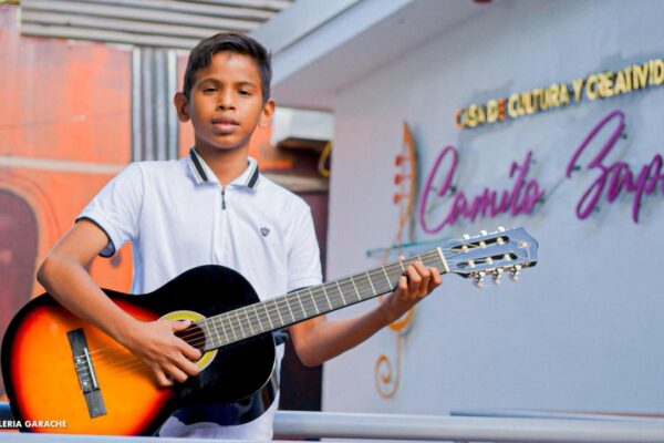 Concierto a la paz reúne a jóvenes talentos en la Casa de Cultura Camilo Zapata
