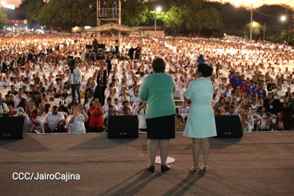 Nicaragua proclama la paz y la presencia de Dios desde la Plaza La Biblia