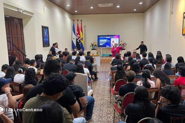 Fortalecen espacios de intercambio entre el Consejo de Comunicación y estudiantes universitarios