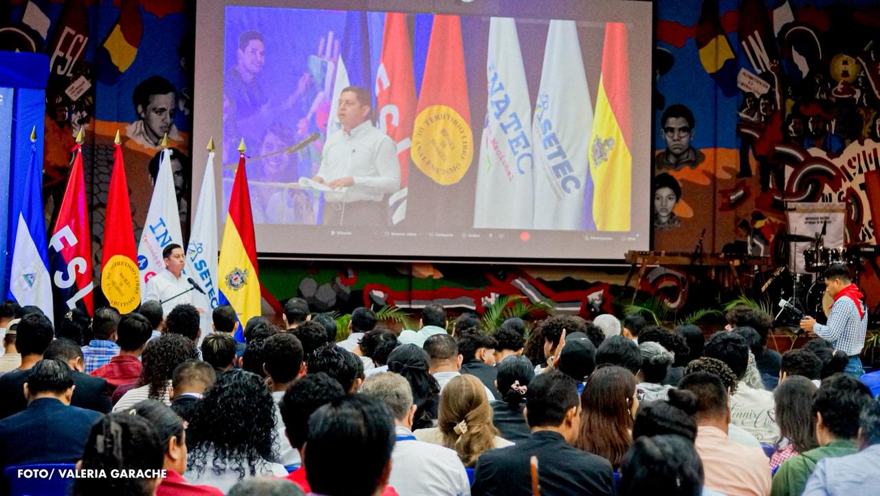 Más de mil jóvenes protagonizan encuentro nacional de ciencia