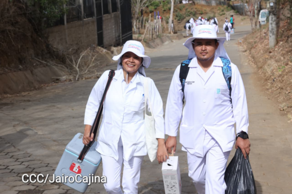 Vacunación casa a casa en Nindirí fortalece la salud comunitaria en Nicaragua
