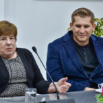 Familia del pastor Yiye Ávila sostiene encuentro en la Asamblea Nacional