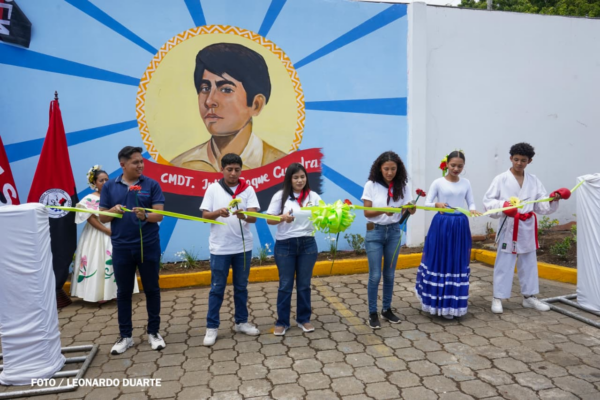 Develan mural en homenaje al Comandante Julián Roque Cuadra