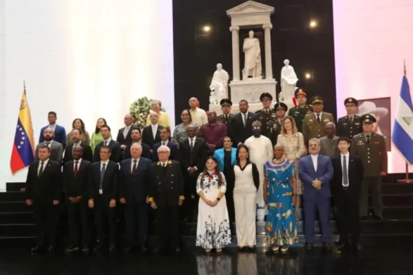 Embajada de Nicaragua en Venezuela rinde homenaje al Día de la Dignidad Nacional