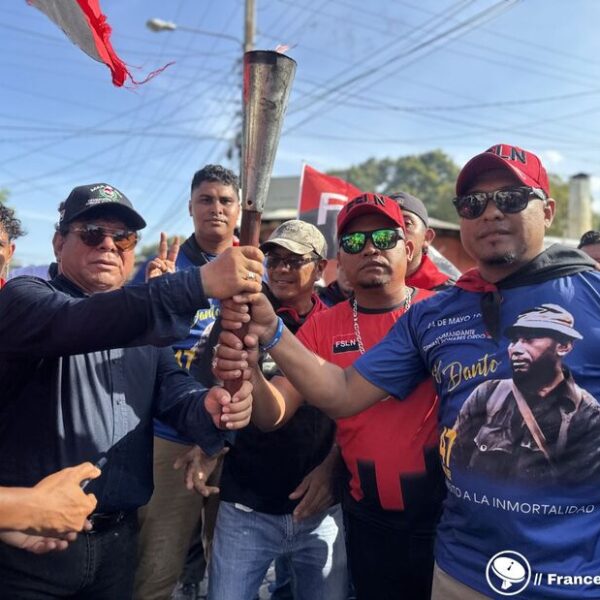 Foto de Recorrido de la Antorcha de la Inmortalidad rinde homenaje al Comandante Germán Pomares