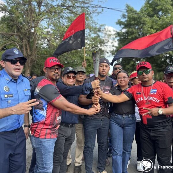 Foto de Recorrido de la Antorcha de la Inmortalidad rinde homenaje al Comandante Germán Pomares