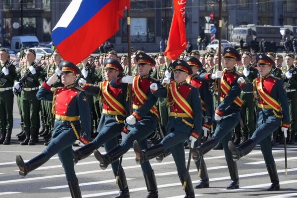 El desfile militar en Moscú brilla en el 81.º aniversario del Día de la Victoria