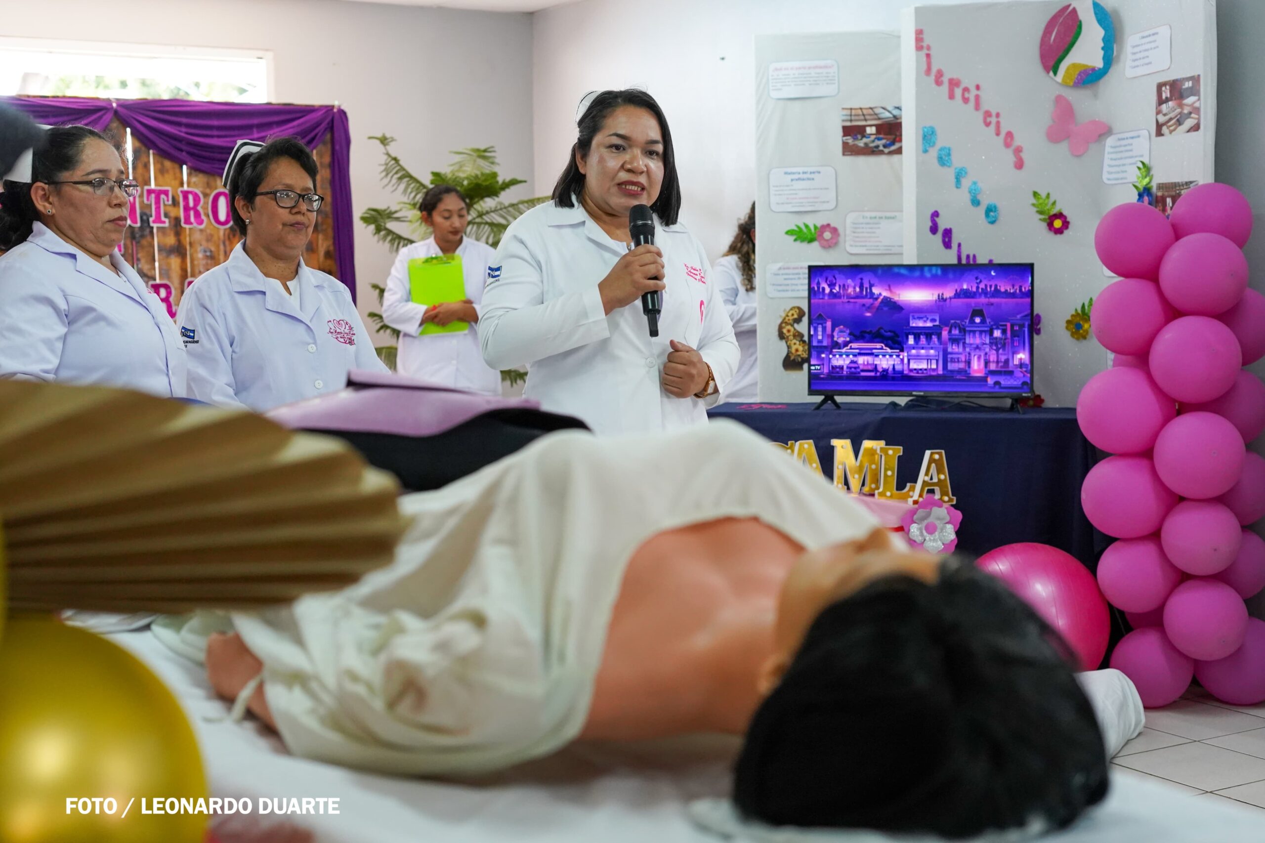 Parteras fortalecen atención comunitaria en encuentro en honor a su día internacional