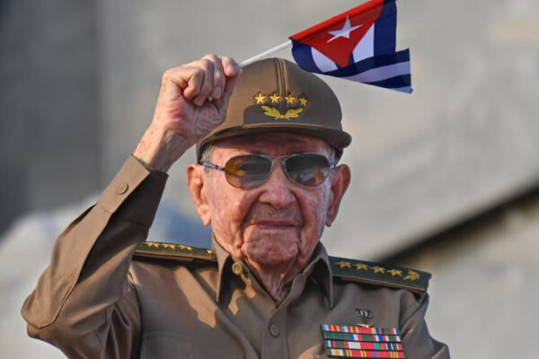 Raúl Castro: Seguiré marchando al frente de nuestro pueblo