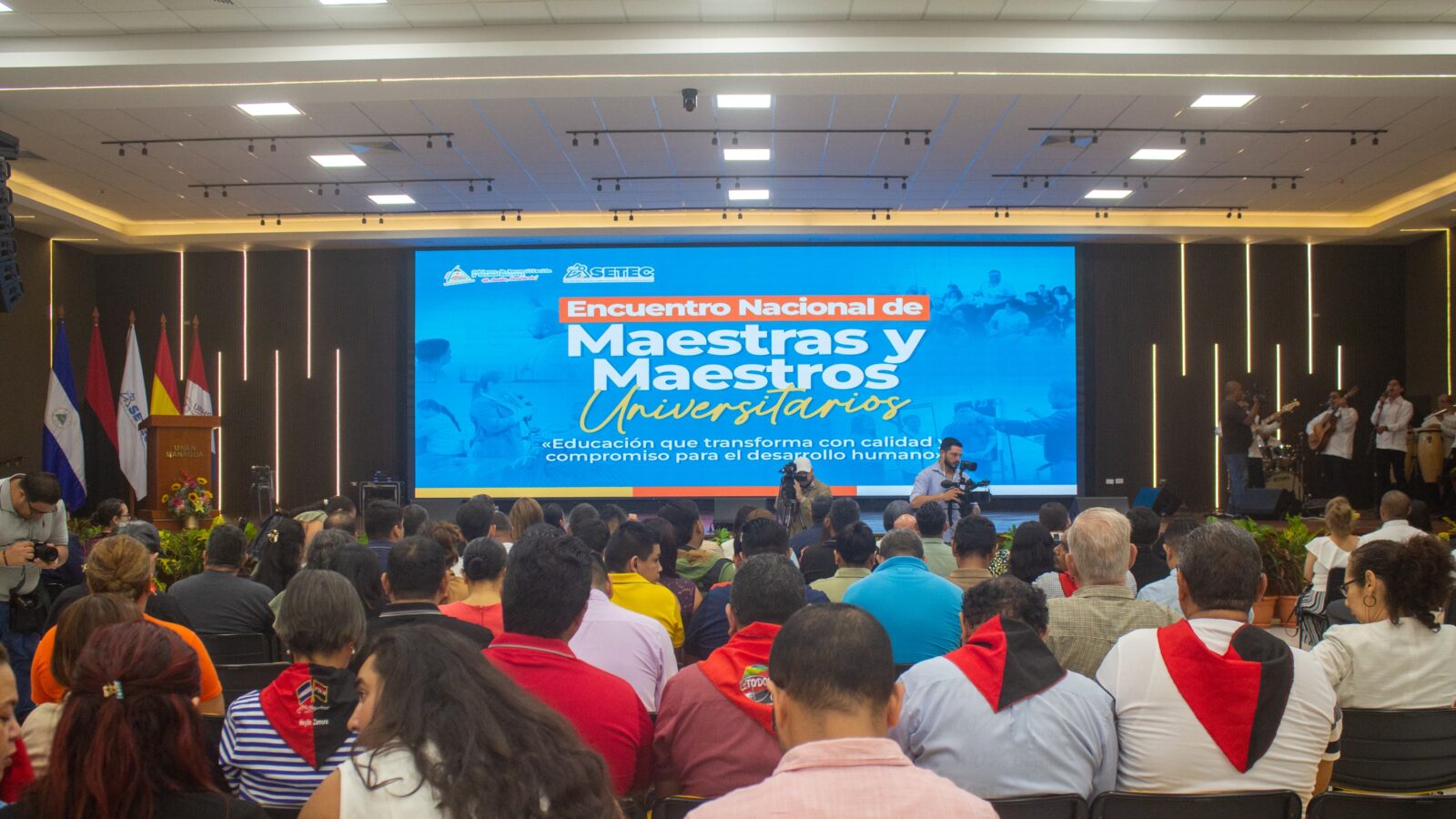 Docentes universitarios comparten estrategias para innovar la educación superior