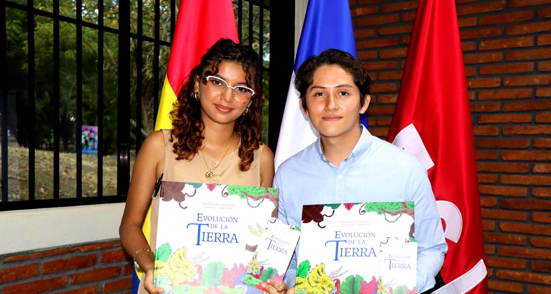 Jóvenes de la UNAN-Managua presentan libro infantil sobre la evolución de la Tierra y los dinosaurios