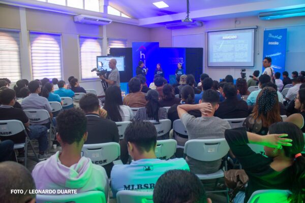 Más de 2 mil mentes creativas buscan llegar a la gran final de Hackathon Nicaragua
