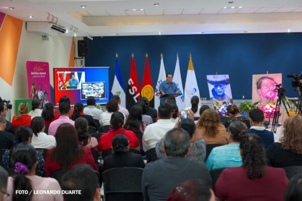 Docentes de todo el país recibirán formación permanente en historia e identidad nacional