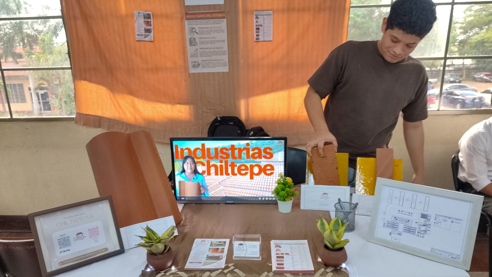 Expoferia de la UNI muestra el impacto de la ingeniería en el desarrollo de emprendimientos