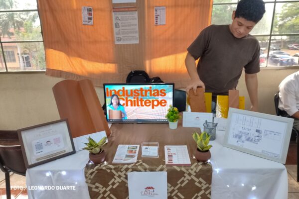 Expoferia de la UNI muestra el impacto de la ingeniería en el desarrollo de emprendimientos