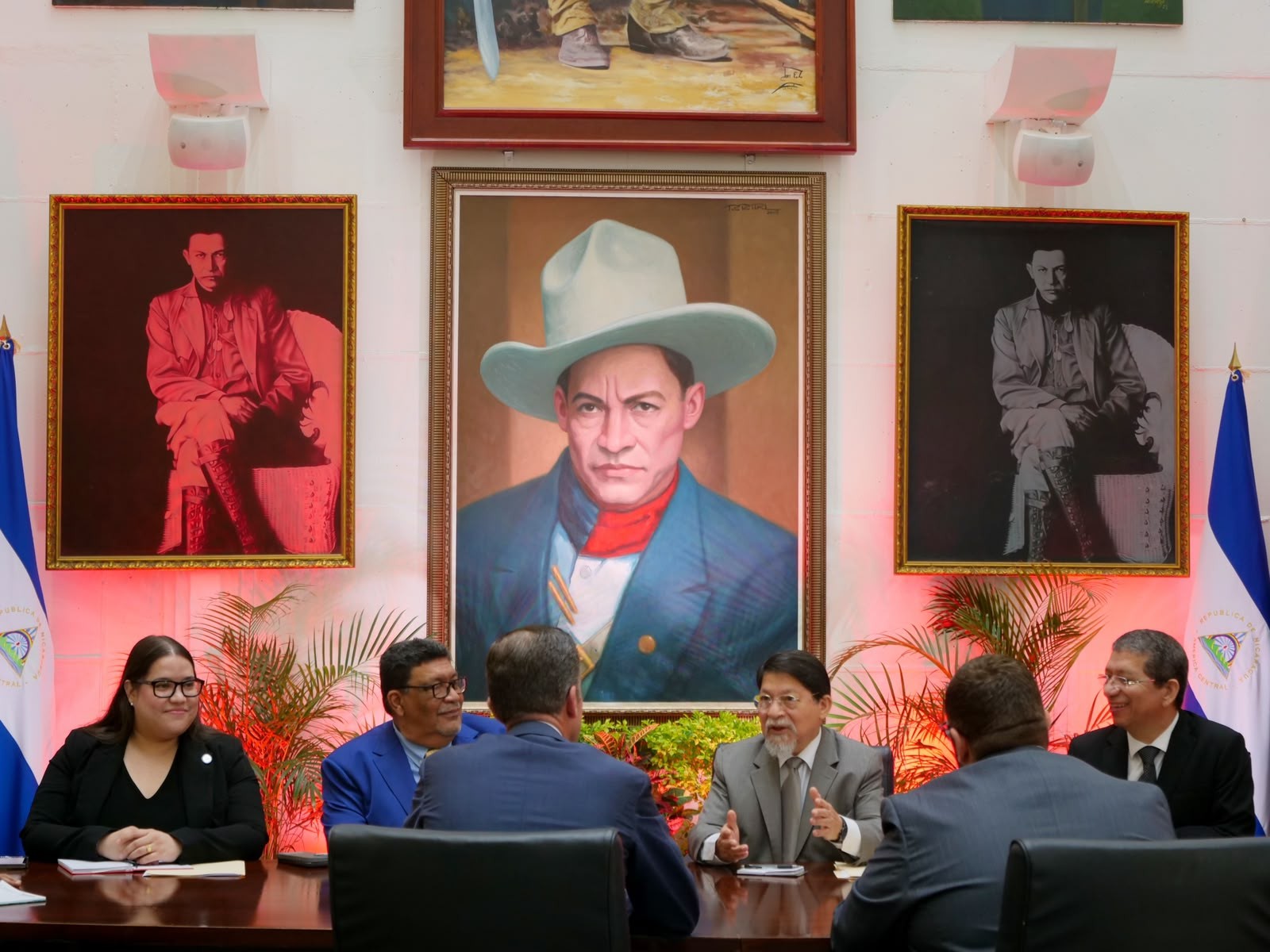 Cancillería de Nicaragua recibe visita del Secretario General del IILLA
