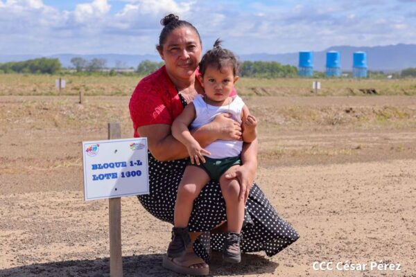 Más familias cumplen el sueño de tener un terreno propio en Villa Esperanza, Managua