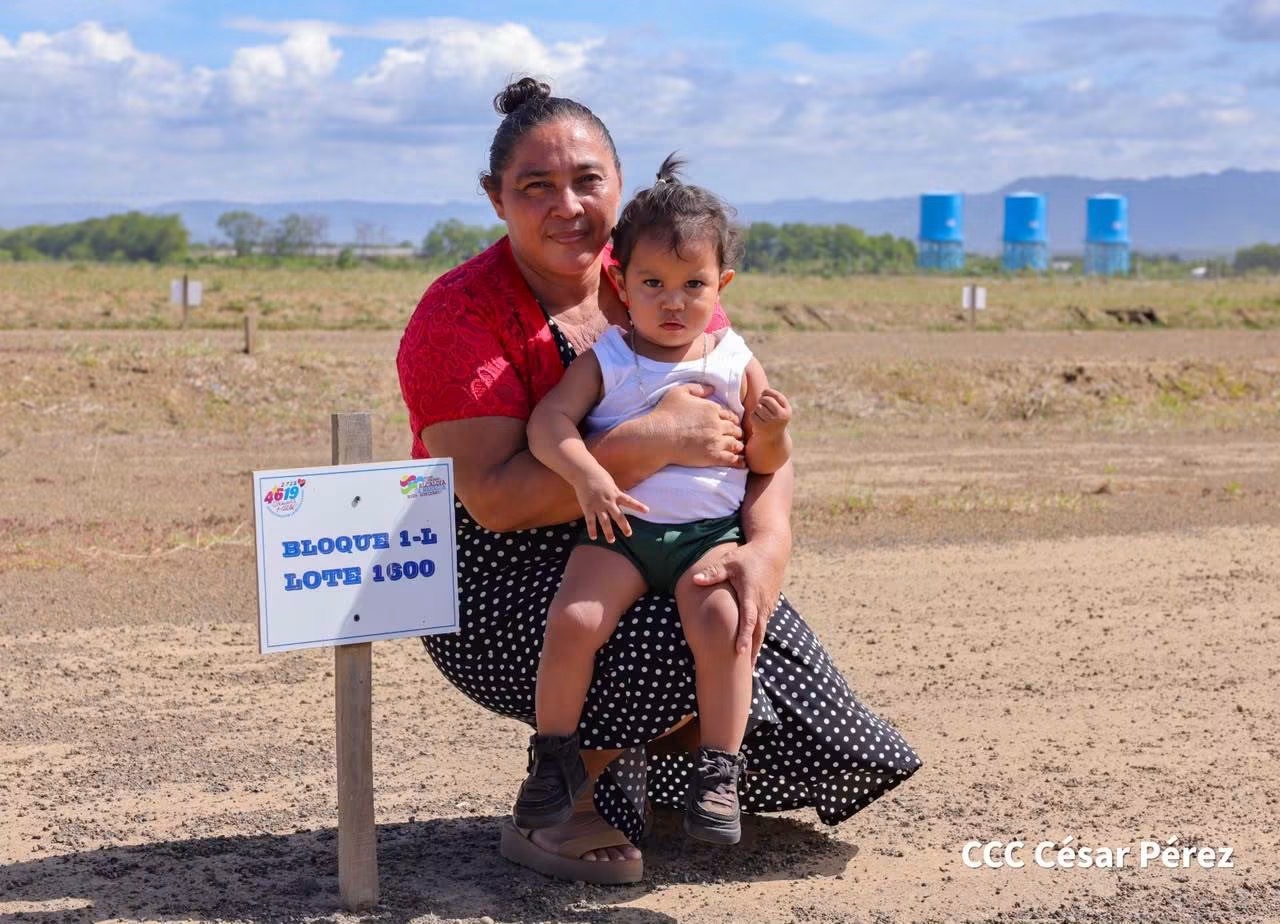 Más familias cumplen el sueño de tener un terreno propio en Villa Esperanza, Managua