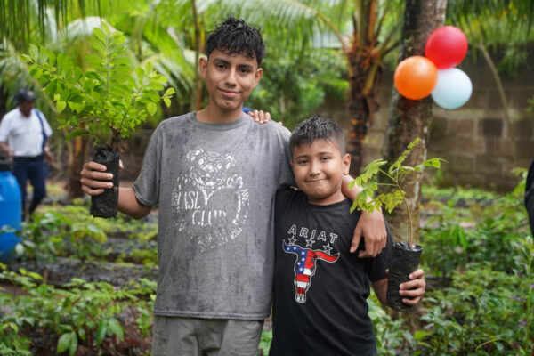 Celebran el 47 aniversario de la Revolución con nuevos viveros para la reforestación en Jinotega