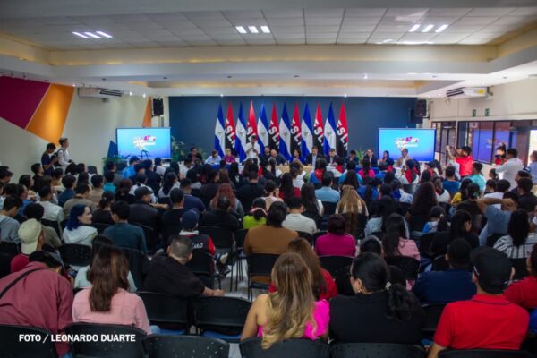 Comunicadores nacionales e internacionales intercambian experiencias para fortalecer la defensa de la verdad