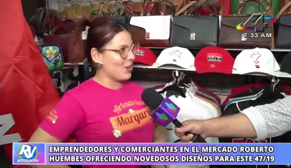 Emprendedores del mercado Roberto Huembes ofrecen artículos conmemorativos para el 47/19