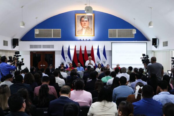 Avanza consulta nacional sobre reforma constitucional con respaldo de comunicadores