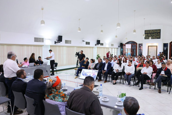 Comisión Especial presenta propuesta de reforma constitucional ante embajadores